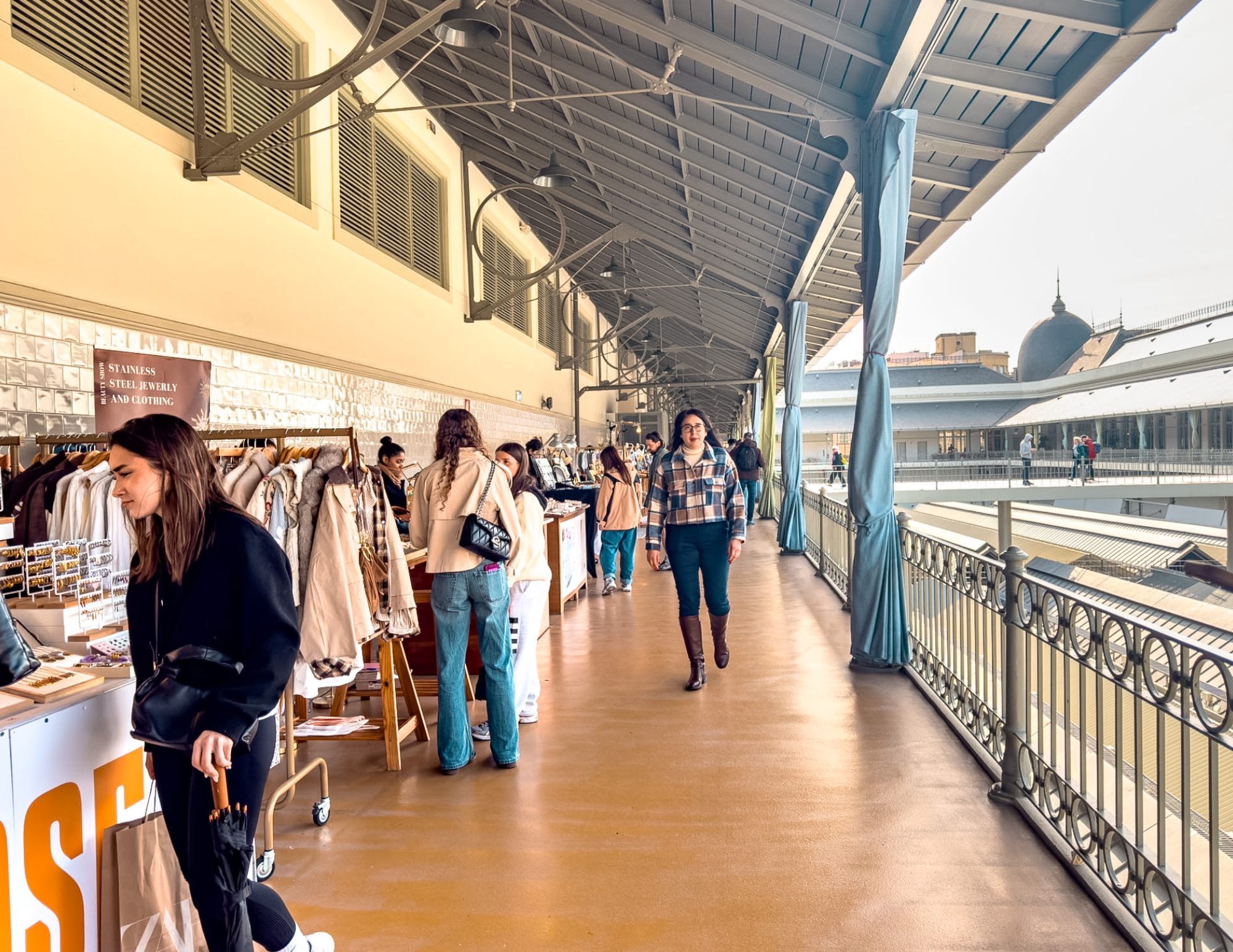 Bolhão Market Porto Guide (14).png